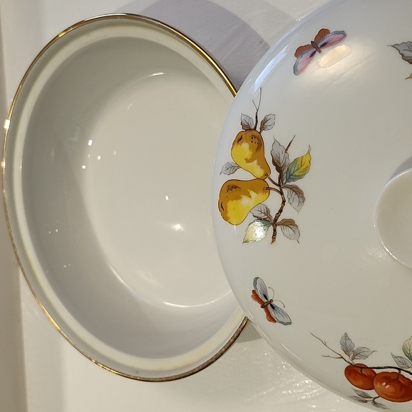 Royal Worchester White & Gold Serving Bowl With Andrea Sadek Lid - Picture 2 of 5